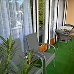 Apartman Aranypart 49-51 *