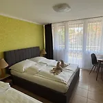 Apartman Aranypart 49-51