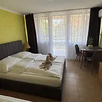 Aranypart 49-51 Siófok