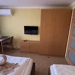 Apartman Aranypart 49-51 *
