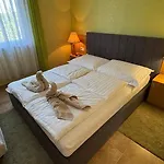 Aranypart 49-51 Apartman Siófok