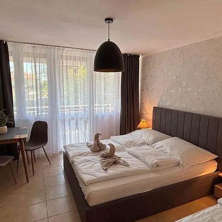 Aranypart 49-51 Apartman Siófok