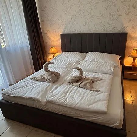 Aranypart 49-51 Apartman